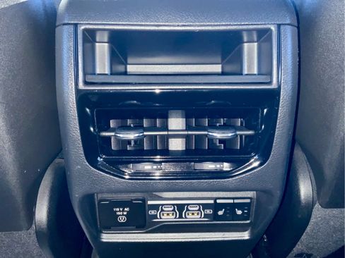 Used 2023 Jeep Grand Cherokee Limited image 50