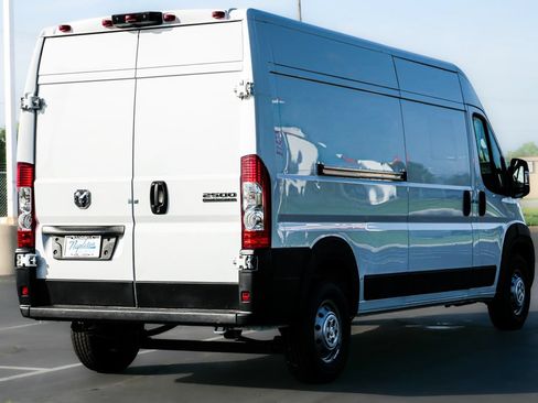 Used 2023 RAM ProMaster 2500 FWD image 6