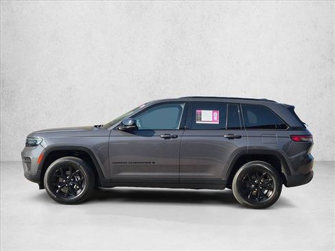 Used 2024 Jeep Grand Cherokee Altitude AWD/4WD image 8