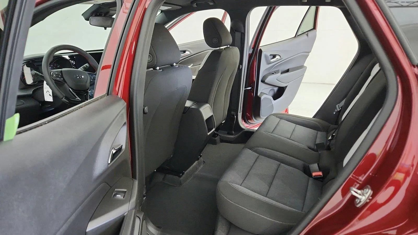 Used 2025 Chevrolet Trax RS w/ Driver Confidence Package FWD image 21