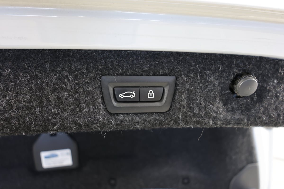 Used 2018 BMW M550i xDrive AWD/4WD image 33