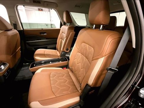 New 2026 Nissan Pathfinder Platinum image 11