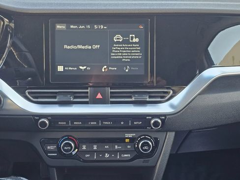 Used 2020 Kia Niro EX FWD image 31