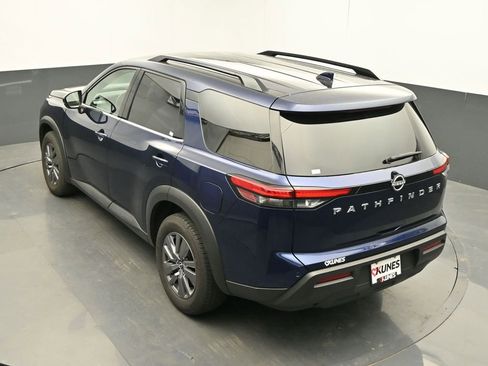 Used 2025 Nissan Pathfinder SV FWD image 43