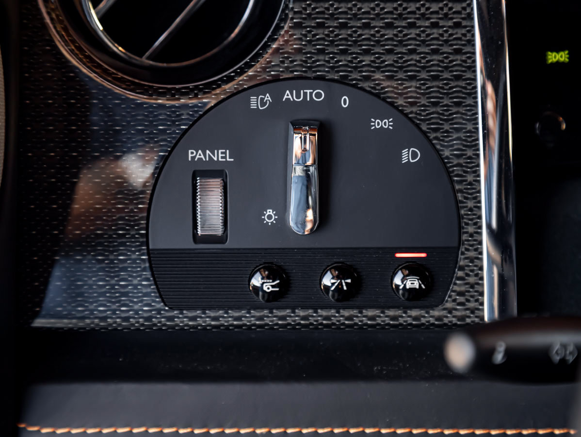 Certified 2018 Rolls-Royce Dawn RWD image 23
