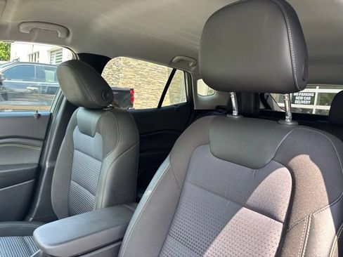 Used 2025 Chevrolet Trax LT FWD image 5
