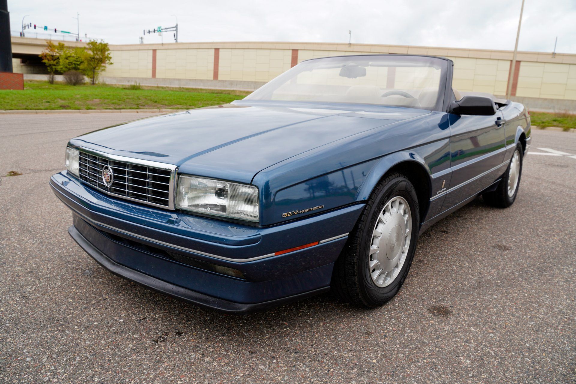 Used 1993 Cadillac Allante FWD image 8
