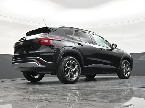 Used 2024 Chevrolet Trax LT FWD image 24