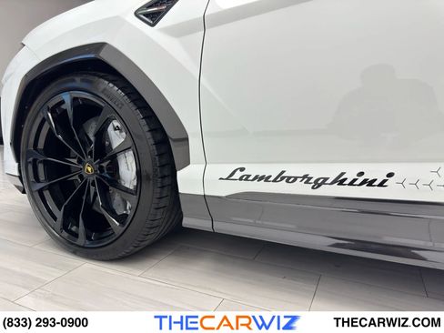 Used 2020 Lamborghini Urus image 16