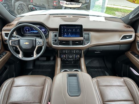 Certified 2023 Chevrolet Suburban High Country w/ Premium Package 2 AWD/4WD image 11
