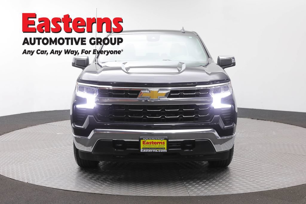 Used 2022 Chevrolet Silverado 1500 LT AWD/4WD image 3