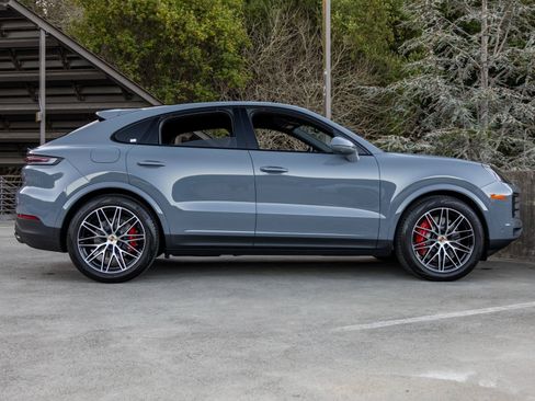 Certified 2025 Porsche Cayenne S image 12