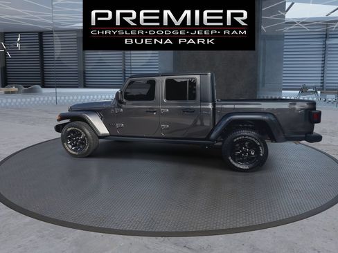 Used 2023 Jeep Gladiator Sport AWD/4WD image 5