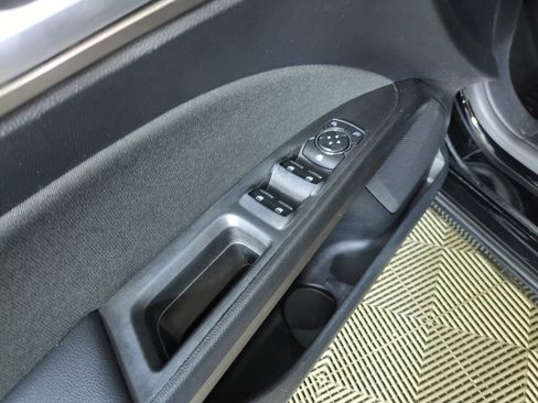 Used 2018 Ford Fusion SE w/ Fusion SE Technology Package FWD image 11