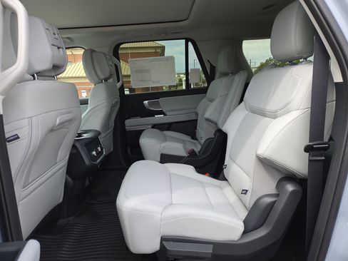 New 2026 Ford Expedition Max Platinum w/ Driver's Package image 7