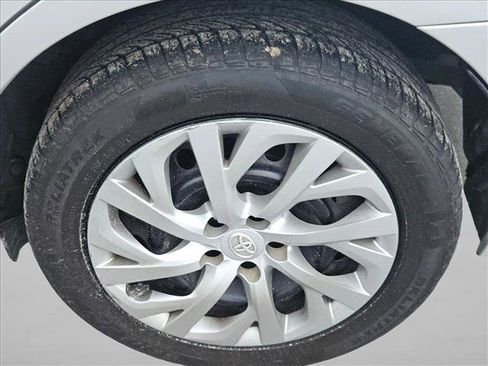 Used 2018 Toyota Corolla LE FWD image 6