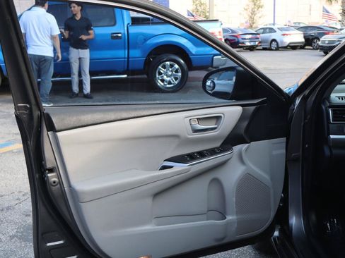 Used 2015 Toyota Camry SE FWD image 10