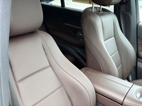 Used 2022 Mercedes-Benz GLE 350 4MATIC w/ Premium Package image 11