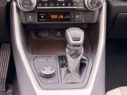 Used 2021 Toyota RAV4 Limited w/ Limited Grade Weather Package AWD/4WD image 19
