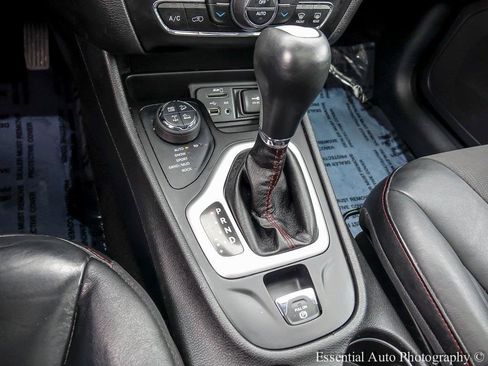 Used 2017 Jeep Cherokee Trailhawk w/ Comfort/Convenience Group image 21