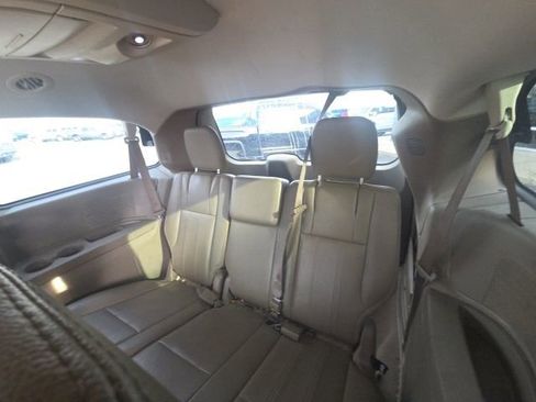Used 2013 Chrysler Town & Country Touring image 13