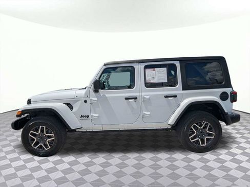 Used 2025 Jeep Wrangler Unlimited Sahara AWD/4WD image 6