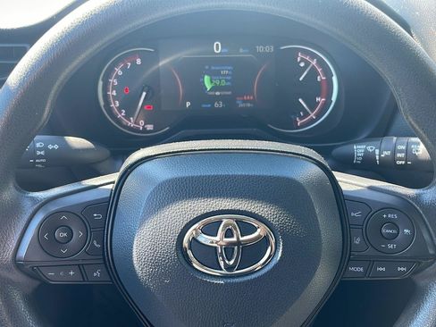 Used 2025 Toyota RAV4 XLE AWD/4WD image 25