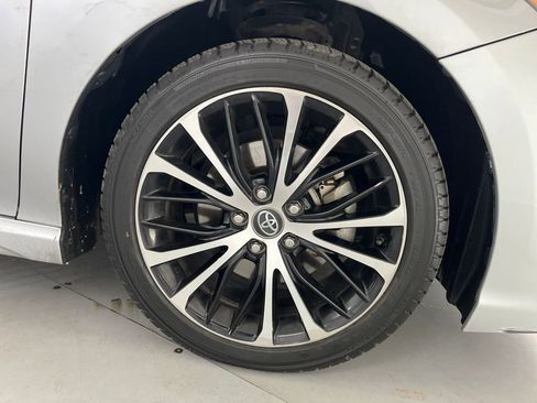 Used 2020 Toyota Camry SE FWD image 17