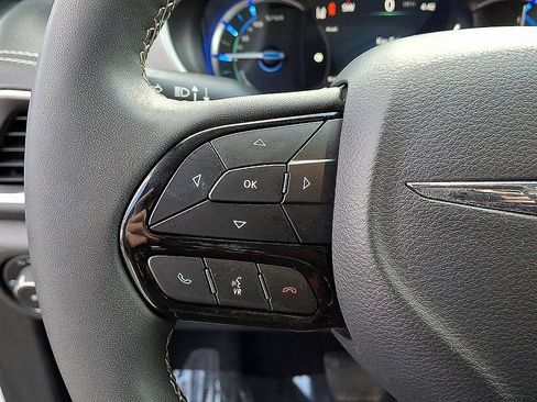 Used 2024 Chrysler Pacifica Limited FWD image 22