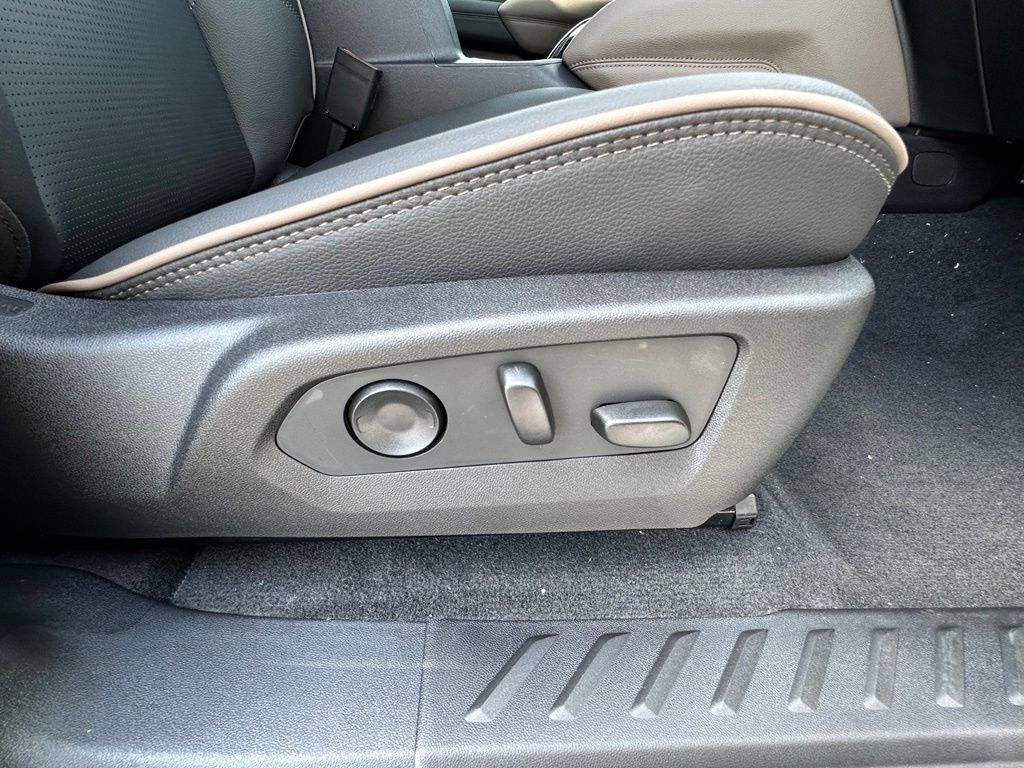 New 2026 GMC Canyon Denali AWD/4WD image 11