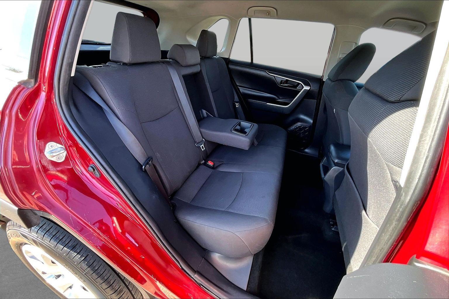 Used 2019 Toyota RAV4 LE w/ Carpet Mat Package FWD image 26