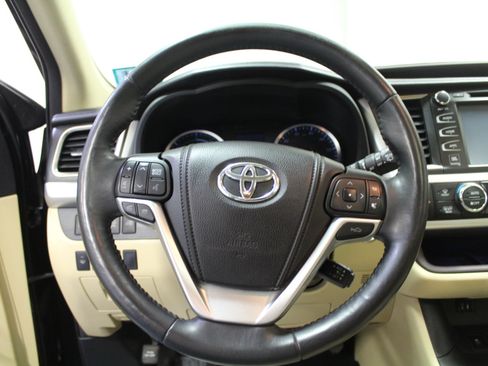 Used 2014 Toyota Highlander Limited Platinum image 8