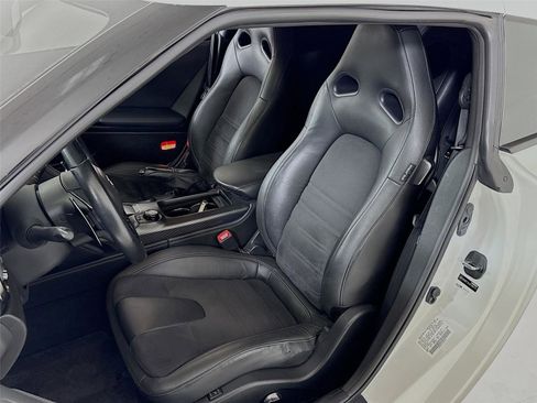 Used 2020 Nissan GT-R Premium image 12