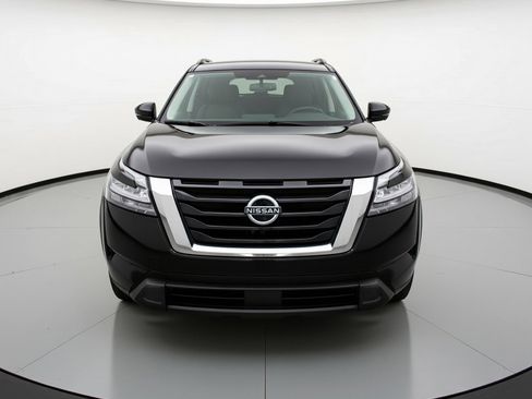 Used 2025 Nissan Pathfinder SV image 2