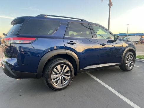 Used 2025 Nissan Pathfinder SV AWD/4WD image 12