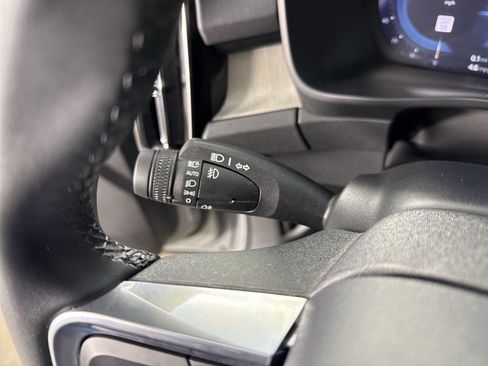 Used 2025 Volvo XC40 B5 Core image 15