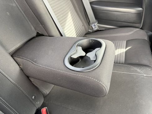 Used 2015 Dodge Challenger SXT image 34