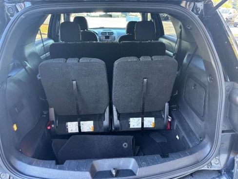 Used 2017 Ford Explorer XLT image 9