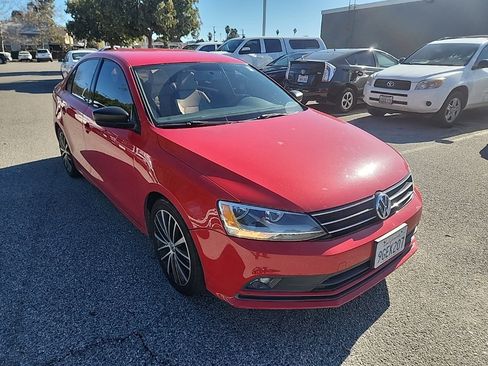 Used 2015 Volkswagen Jetta Sport image 7