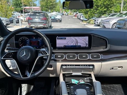 Used 2025 Mercedes-Benz GLE 450e 4MATIC image 24