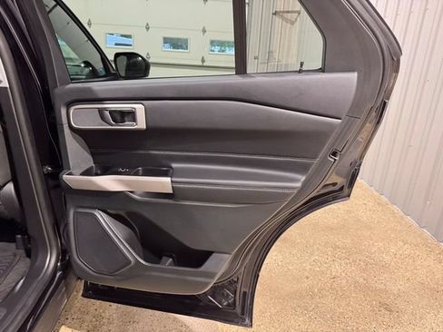 Used 2024 Ford Explorer XLT AWD/4WD image 26
