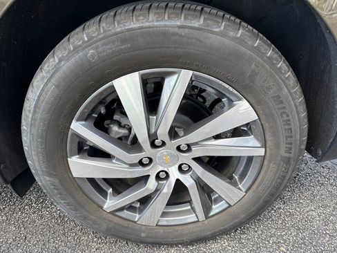 Used 2024 Chevrolet Equinox LT FWD image 11