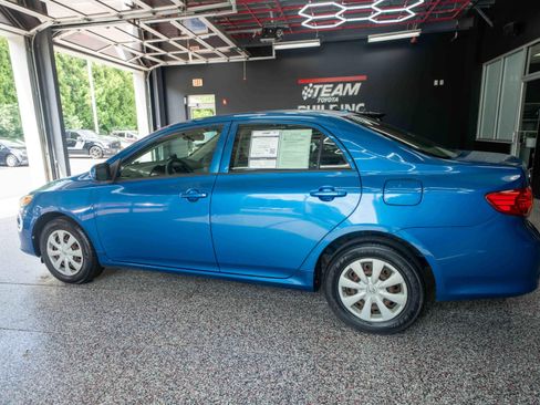 Used 2010 Toyota Corolla LE FWD image 2