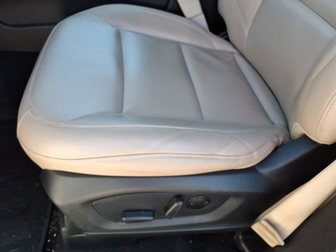 Used 2023 Ford Explorer XLT w/ Equipment Group 202A image 6