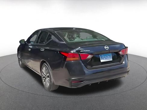 Used 2025 Nissan Altima 2.5 SV FWD image 9