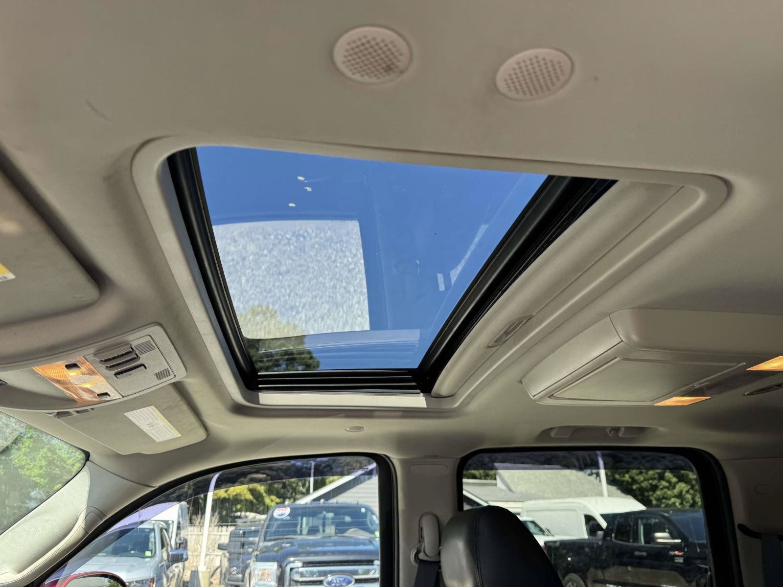 Used 2011 Cadillac Escalade ESV Luxury AWD/4WD image 18