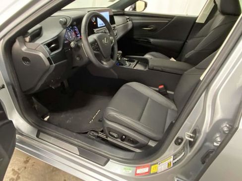 Used 2025 Lexus ES 350 w/ Premium Package image 11