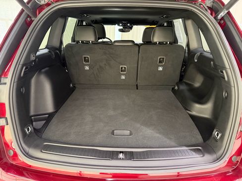 Used 2024 Jeep Grand Cherokee Altitude image 16