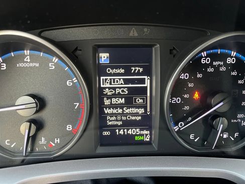 Used 2018 Toyota RAV4 XLE w/ Plus Extra Value Package FWD image 23