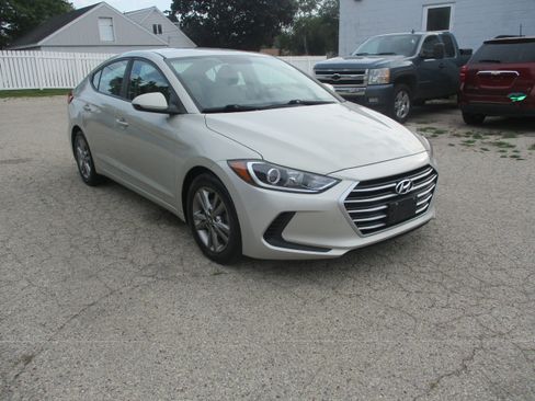 Used 2017 Hyundai Elantra SE FWD image 4